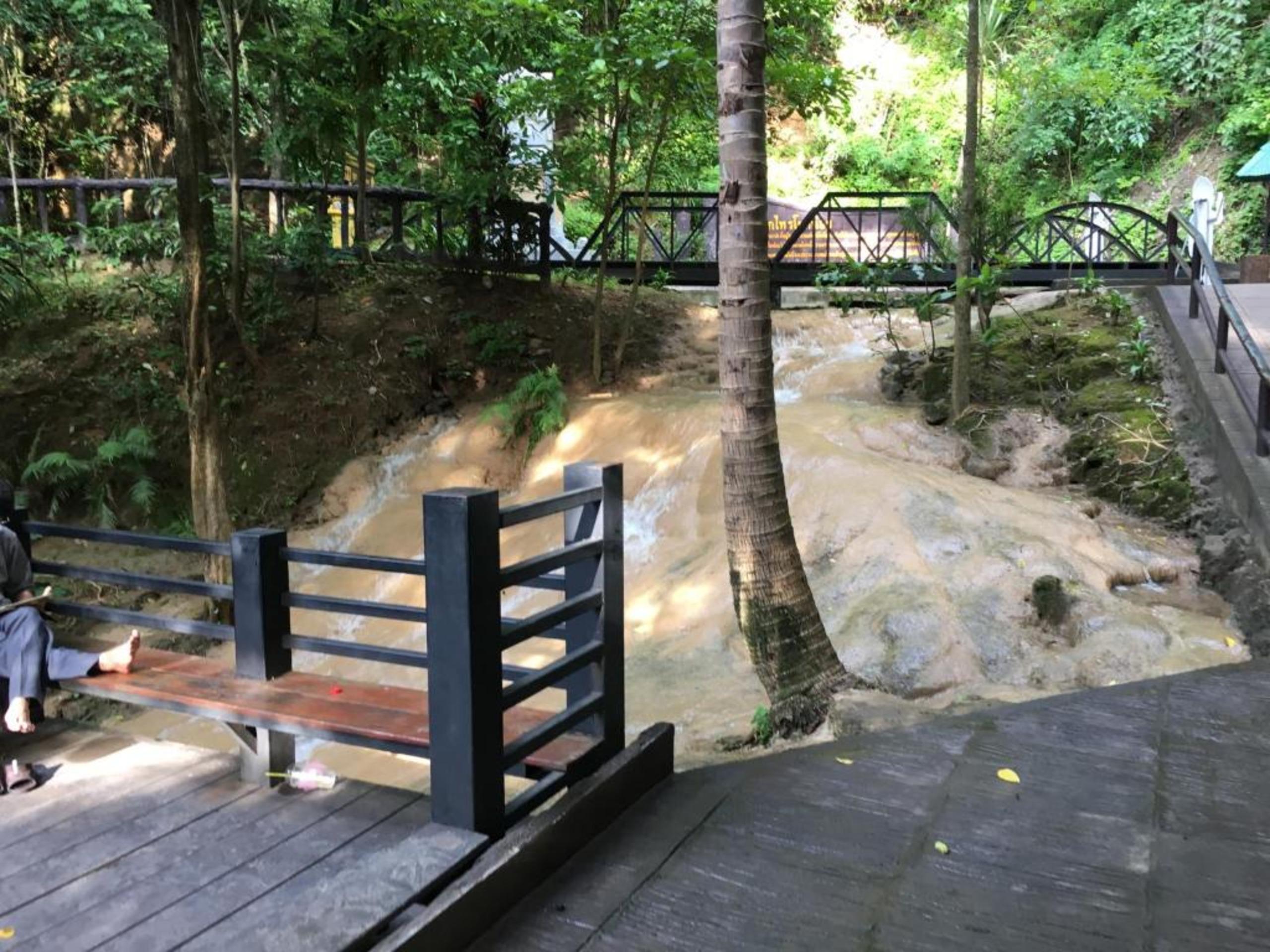 Chokchai Hotel Sai Yok Exterior foto
